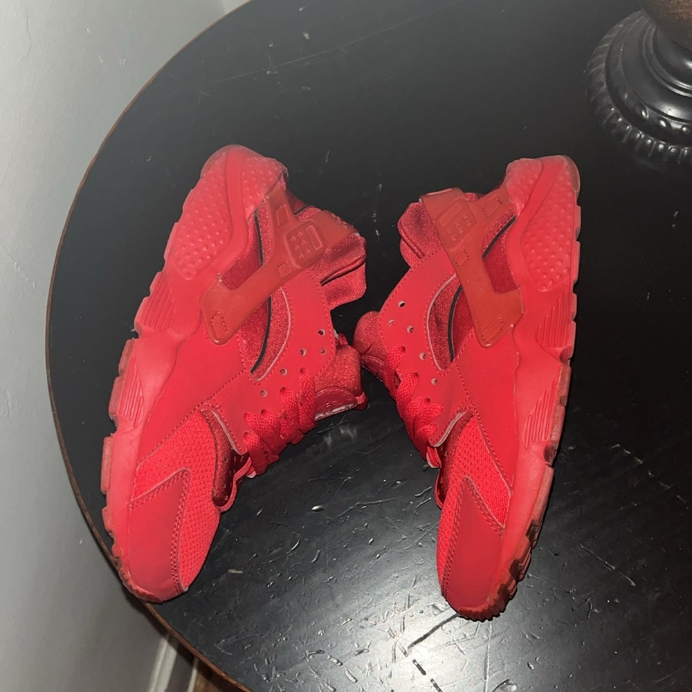 Kids size 5y red hurraches - Picture 3 of 6